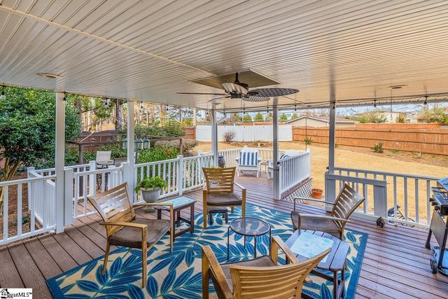 102 Spring Lake Loop, Simpsonville, SC 29681