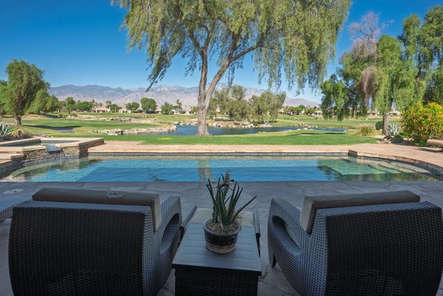 33 ViA Las Flores, Rancho Mirage, CA 92270
