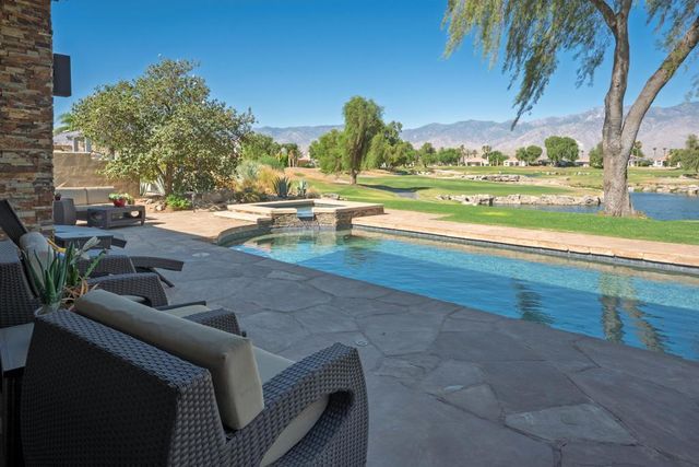 33 ViA Las Flores, Rancho Mirage, CA 92270