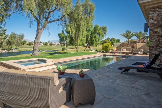 33 ViA Las Flores, Rancho Mirage, CA 92270
