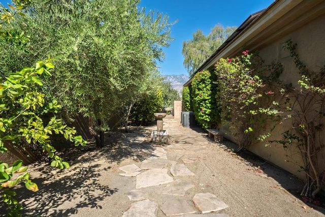 33 ViA Las Flores, Rancho Mirage, CA 92270