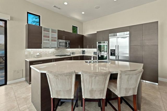 33 ViA Las Flores, Rancho Mirage, CA 92270