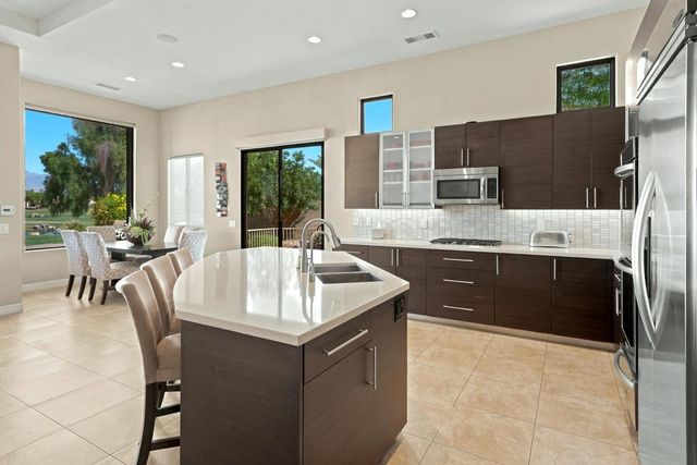 33 ViA Las Flores, Rancho Mirage, CA 92270