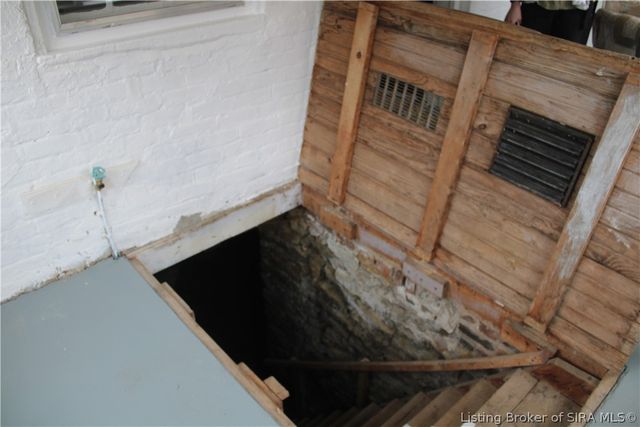 616 Gerry Lane, Madison, IN 47250