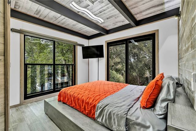 4256 Rosario Road, Woodland Hills, CA 91364