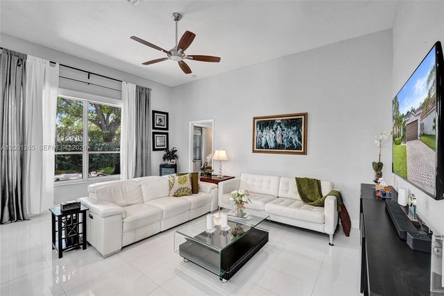 1445 NW 143rd Ave, Pembroke Pines, FL 33028