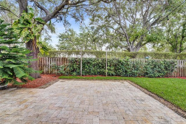 1445 NW 143rd Ave, Pembroke Pines, FL 33028