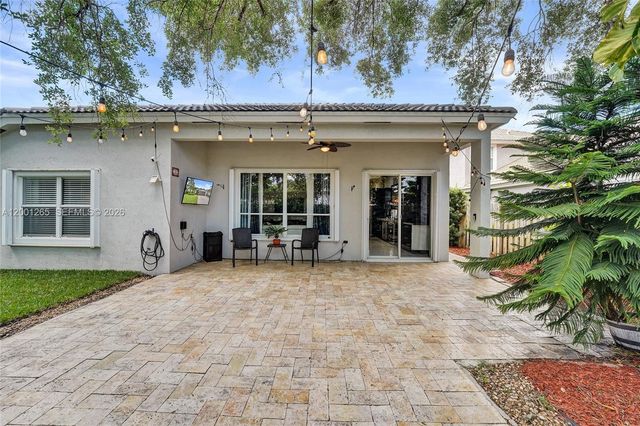 1445 NW 143rd Ave, Pembroke Pines, FL 33028