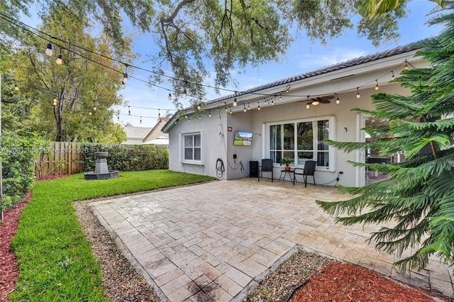 1445 NW 143rd Ave, Pembroke Pines, FL 33028