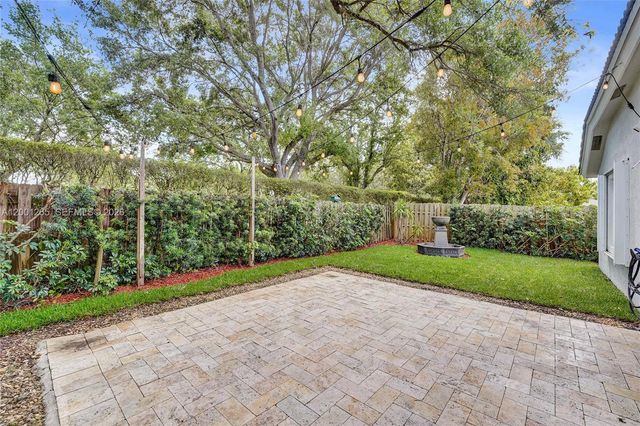 1445 NW 143rd Ave, Pembroke Pines, FL 33028