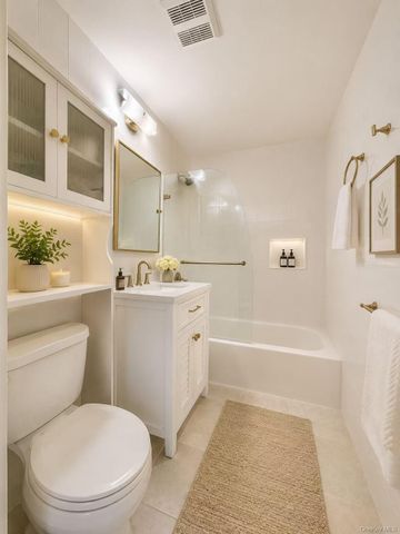 82-15 Queens Boulevard PH-B, Elmhurst, NY 11373
