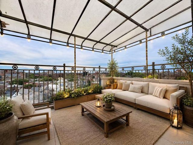 82-15 Queens Boulevard PH-B, Elmhurst, NY 11373