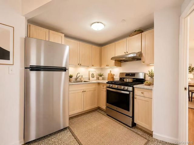 82-15 Queens Boulevard PH-B, Elmhurst, NY 11373