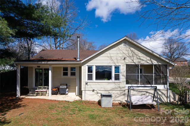 203 Pine Street, Candler, NC 28715