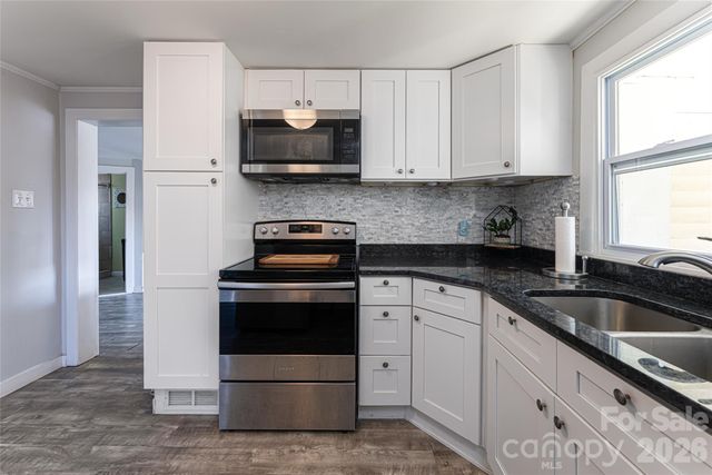 203 Pine Street, Candler, NC 28715