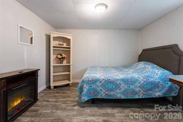 203 Pine Street, Candler, NC 28715