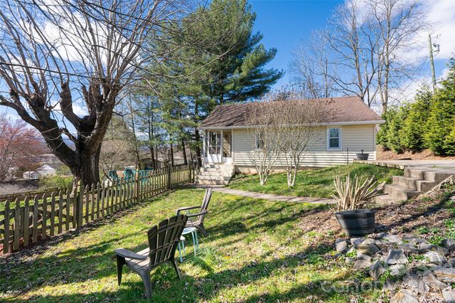 203 Pine Street, Candler, NC 28715