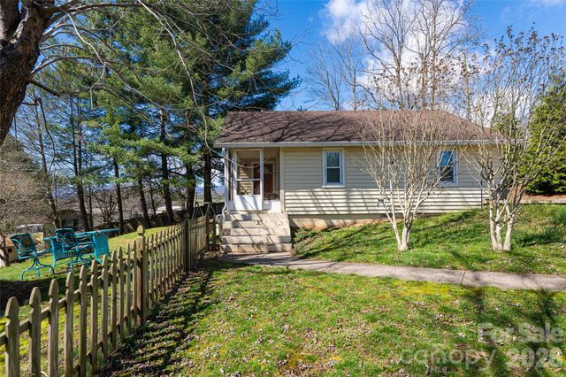 203 Pine Street, Candler, NC 28715