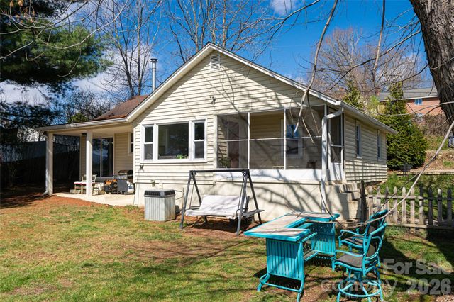 203 Pine Street, Candler, NC 28715