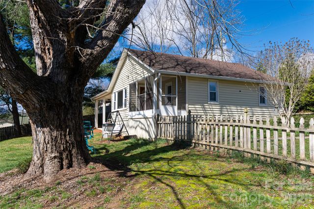 203 Pine Street, Candler, NC 28715