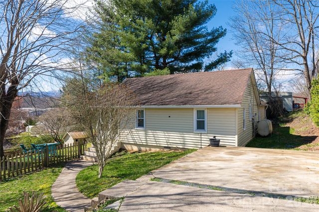 203 Pine Street, Candler, NC 28715