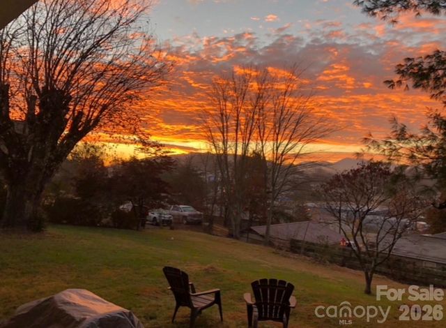 203 Pine Street, Candler, NC 28715