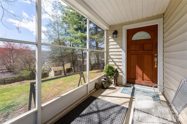 203 Pine Street, Candler, NC 28715