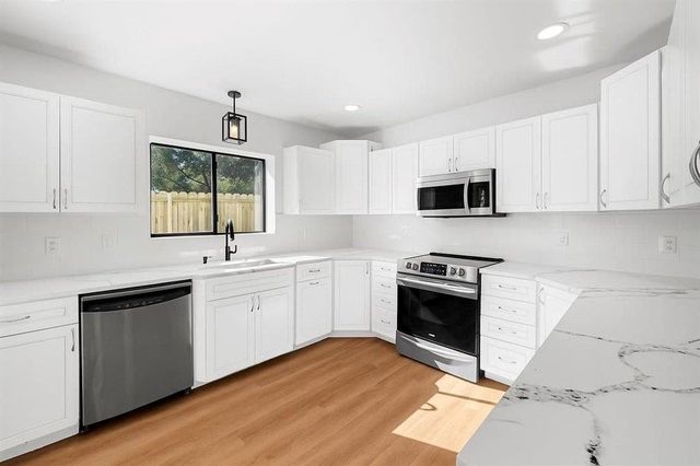 20204 Barnett Glenn RD, Spicewood, TX 78669