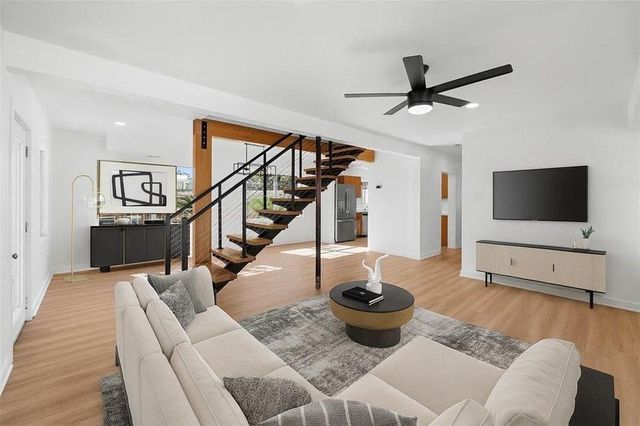 20204 Barnett Glenn RD, Spicewood, TX 78669