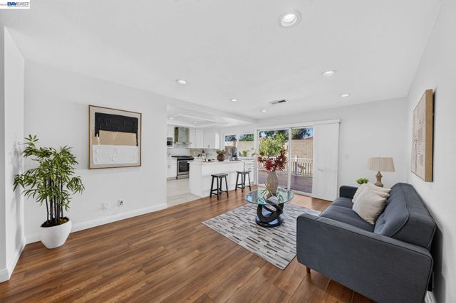 32245 Chechester Dr, Union City, CA 94587
