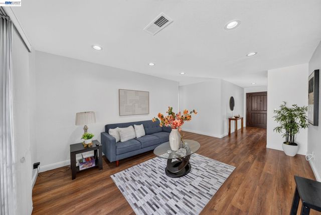32245 Chechester Dr, Union City, CA 94587