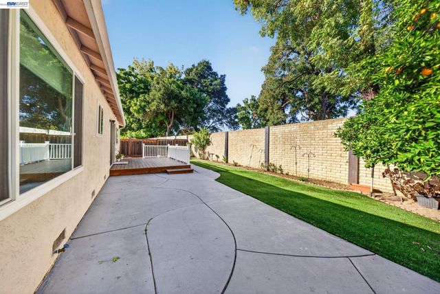32245 Chechester Dr, Union City, CA 94587