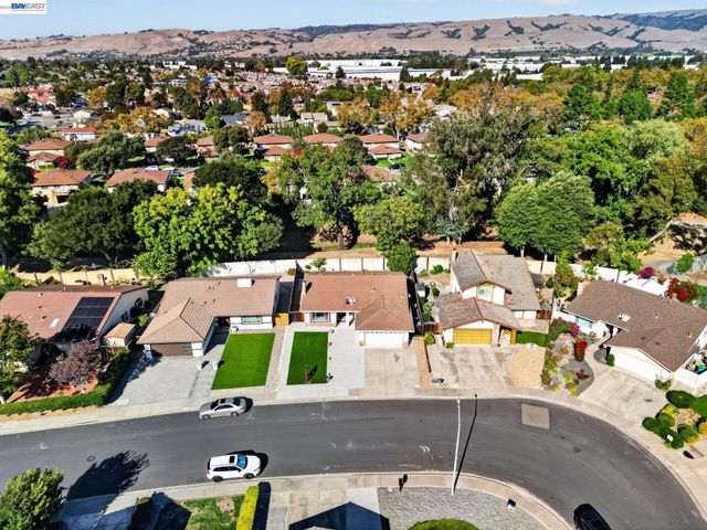 32245 Chechester Dr, Union City, CA 94587