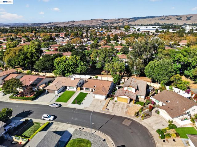 32245 Chechester Dr, Union City, CA 94587