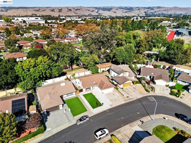 32245 Chechester Dr, Union City, CA 94587