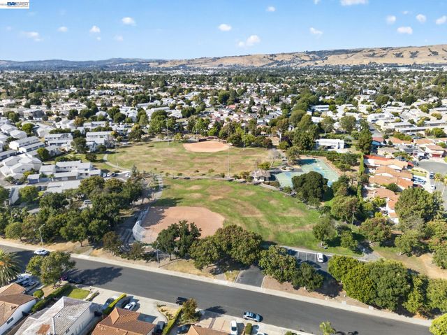 32245 Chechester Dr, Union City, CA 94587