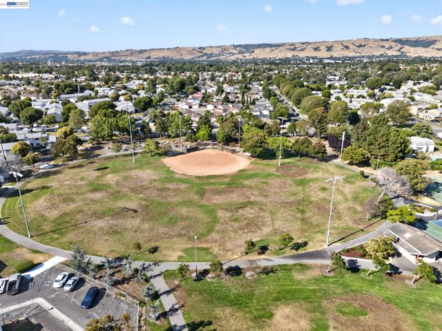 32245 Chechester Dr, Union City, CA 94587