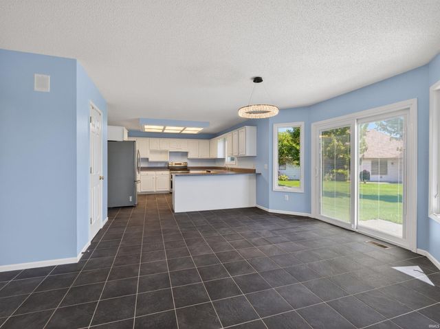 9175 Brant Point, New Haven, IN 46774
