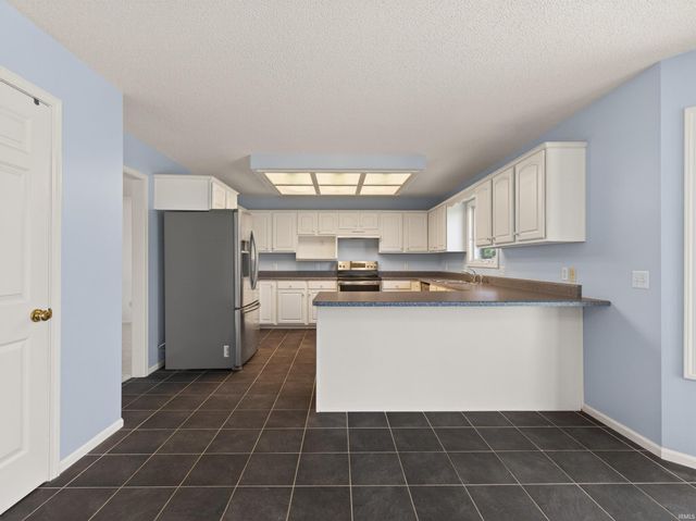 9175 Brant Point, New Haven, IN 46774