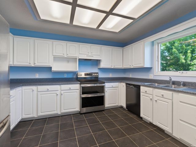 9175 Brant Point, New Haven, IN 46774