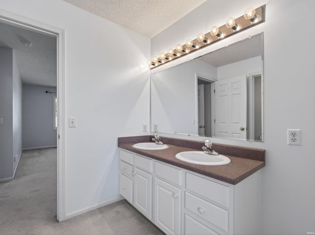 9175 Brant Point, New Haven, IN 46774