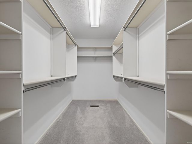 9175 Brant Point, New Haven, IN 46774