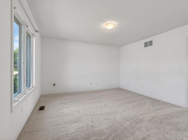 9175 Brant Point, New Haven, IN 46774