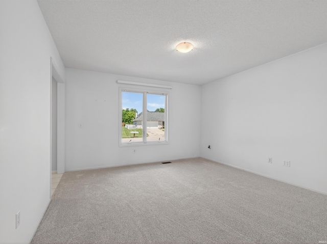 9175 Brant Point, New Haven, IN 46774