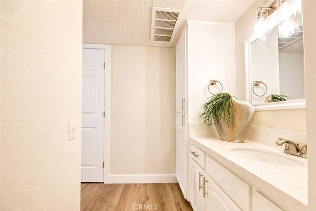 2849 S Fairview C, Santa Ana, CA 92704