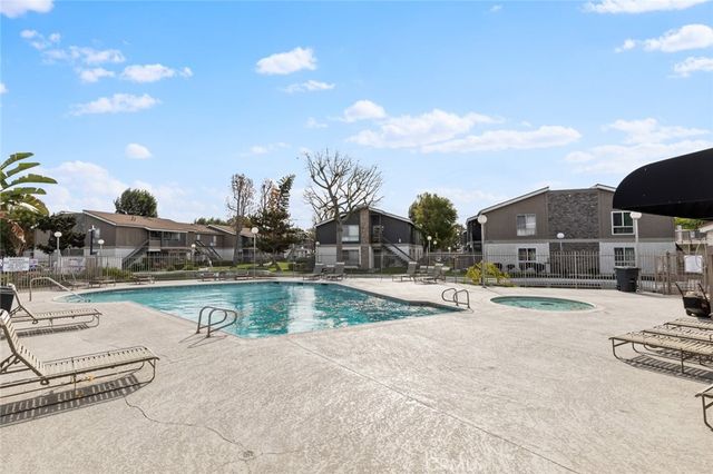 2849 S Fairview C, Santa Ana, CA 92704