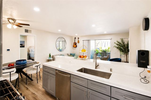 2849 S Fairview C, Santa Ana, CA 92704