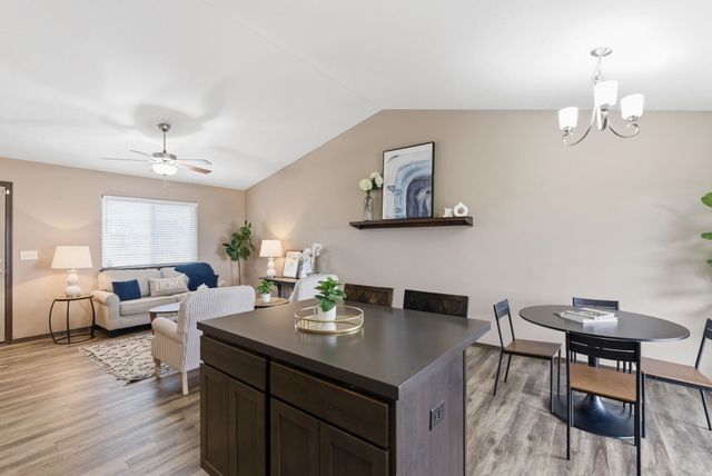 5535 S Meadowview Ct, Wichita, KS 67216