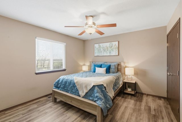 5535 S Meadowview Ct, Wichita, KS 67216