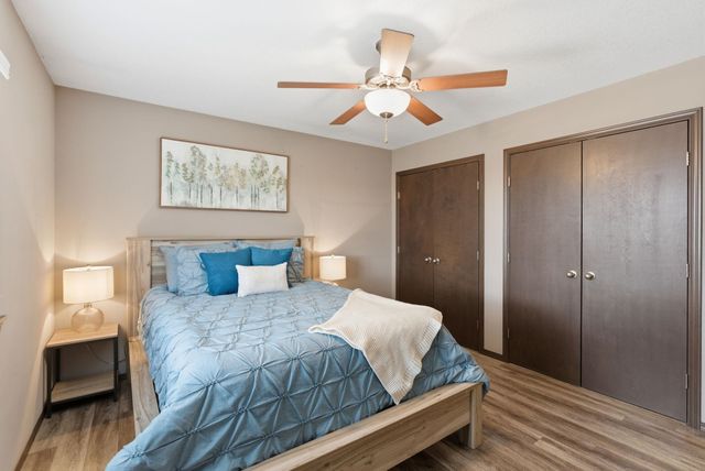 5535 S Meadowview Ct, Wichita, KS 67216